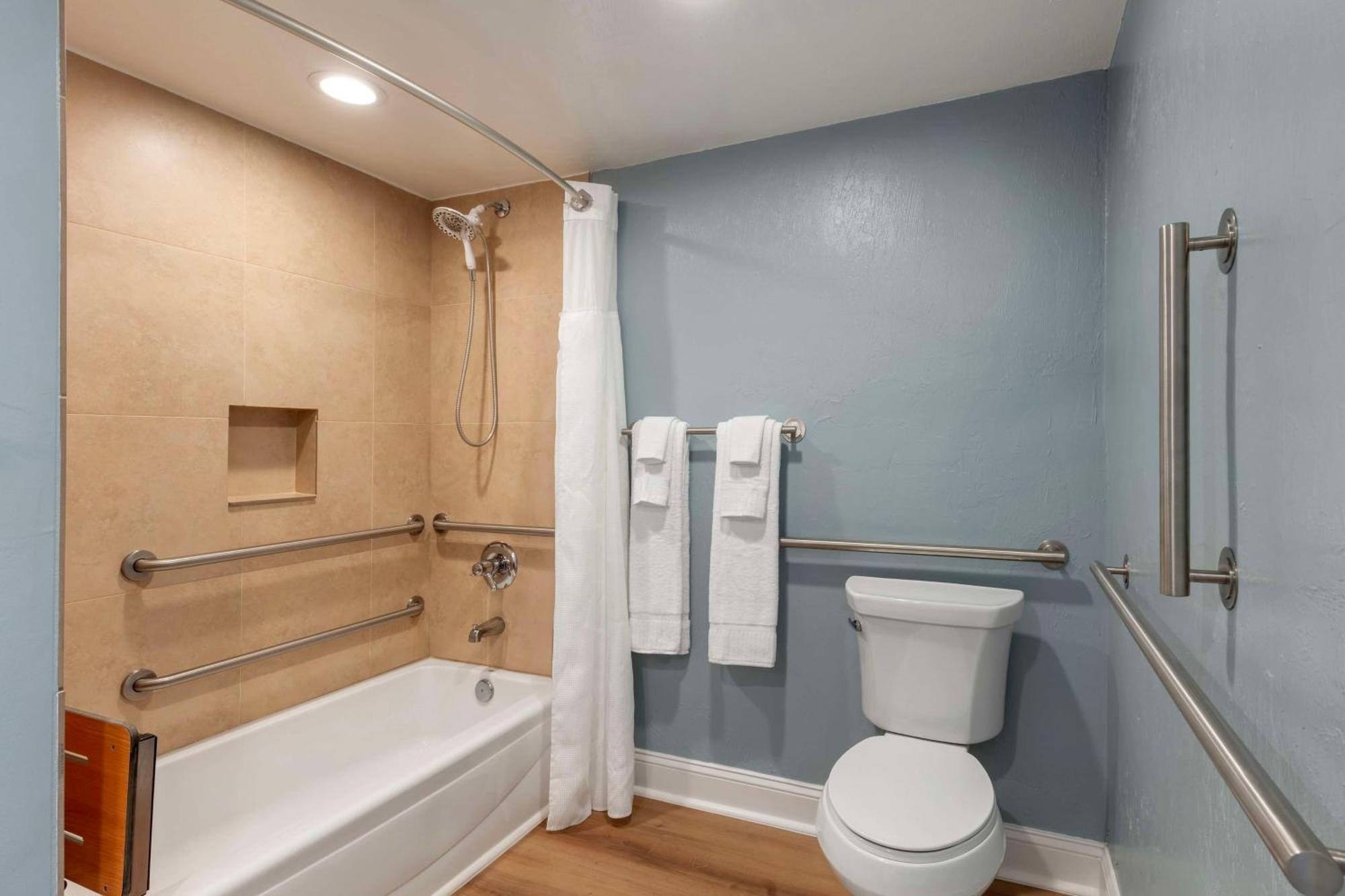 Two-Bedroom Suite with One King Bed and Two Twin Beds - Tub - Hearing Accessible,1641723491:JPEG