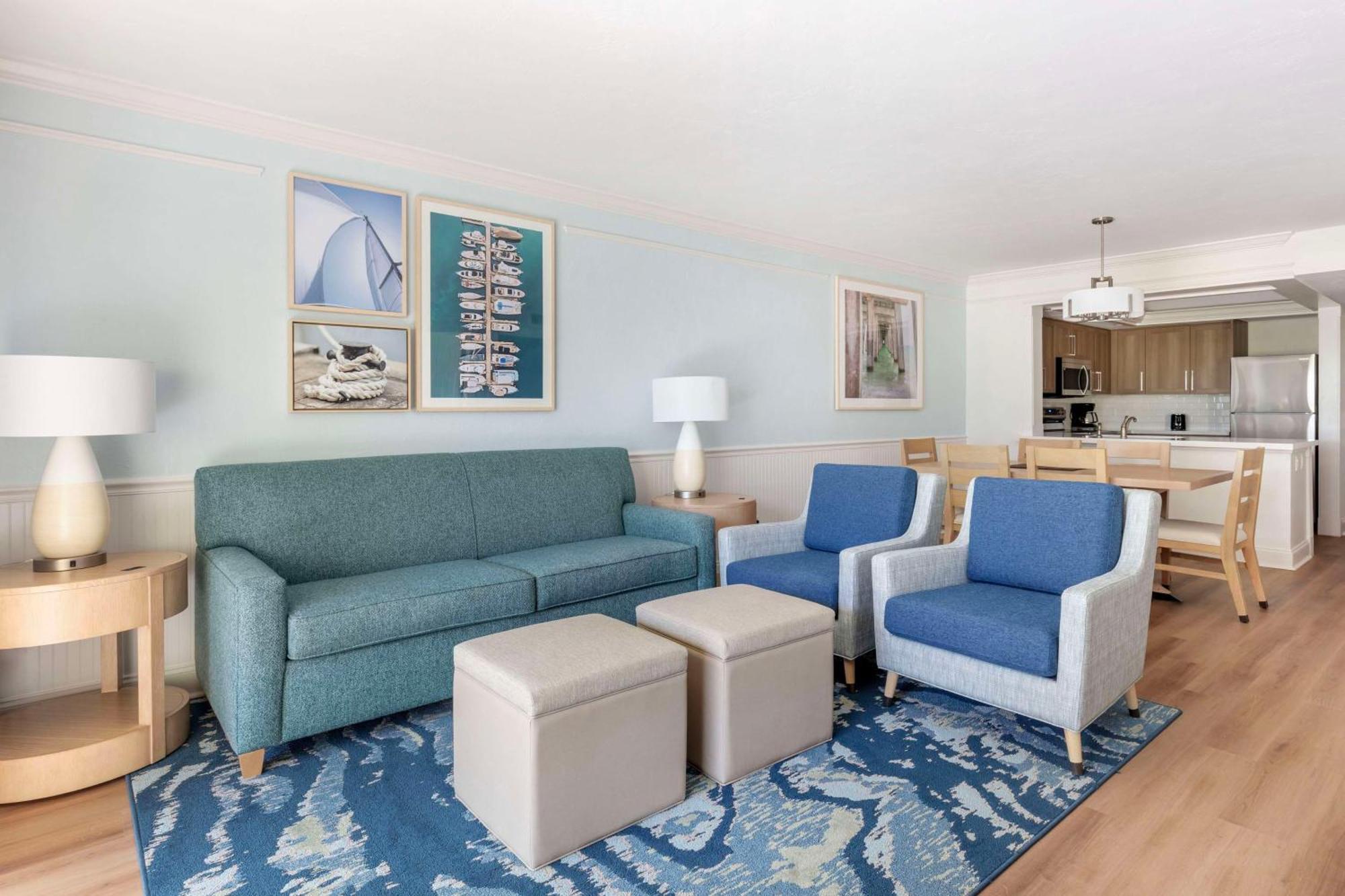 Two-Bedroom Suite with One King Bed and Two Twin Beds - Hearing Accessible,1641723477:JPEG
