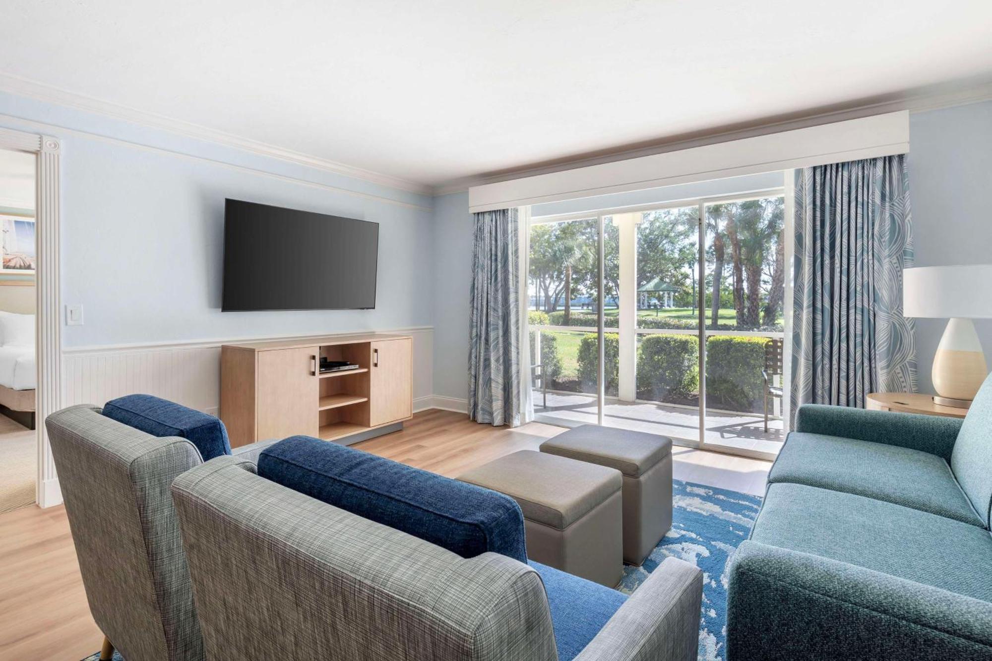 Two-Bedroom Suite with One King Bed and Two Twin Beds,1641723494:JPEG